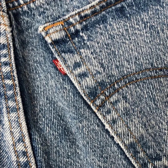 Levi’s High-Waisted Stonewashed Denim Short Size 31 - Picture 4 of 9